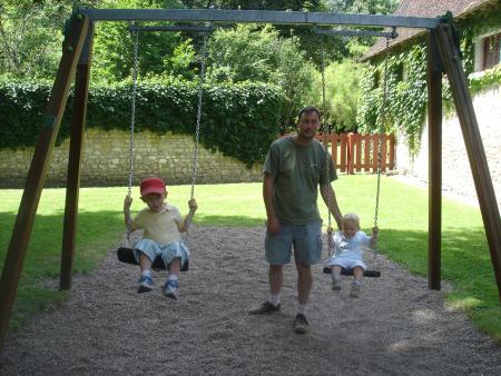 Et m�me des balan�oires