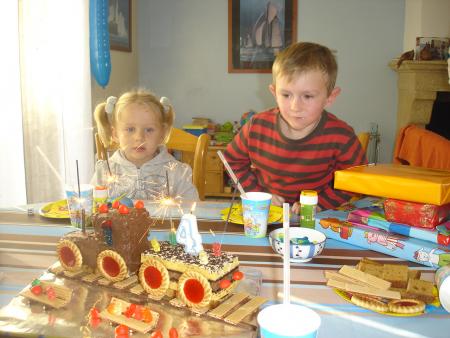 Premier go�ter d'anniversaire entre copains pour Alexis